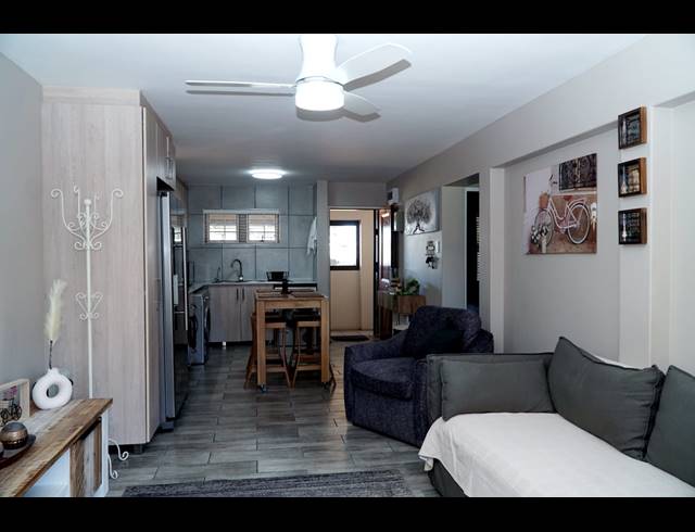 2 BEDROOM APARTMENT FOR SALE IN HARTENBOS CENTRAL